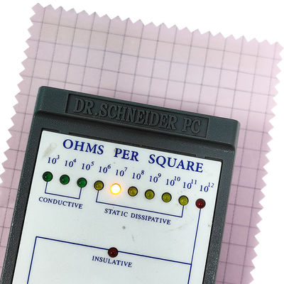 Indumenti ESD Tessuto a griglia rosa da 7 mm 98% Poliestere + 2% Carbonio conduttivo Tessuto antistatico ESD
