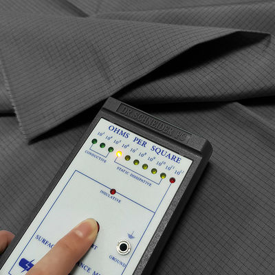 Nero 4mm Grid 33% cotone 2% fibra di carbonio Tessuto TC antistatico per abbigliamento da lavoro ESD