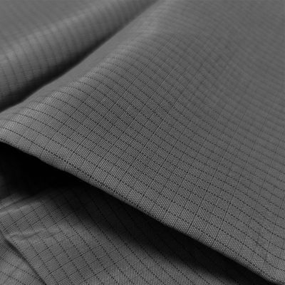 Nero 4mm Grid 33% cotone 2% fibra di carbonio Tessuto TC antistatico per abbigliamento da lavoro ESD