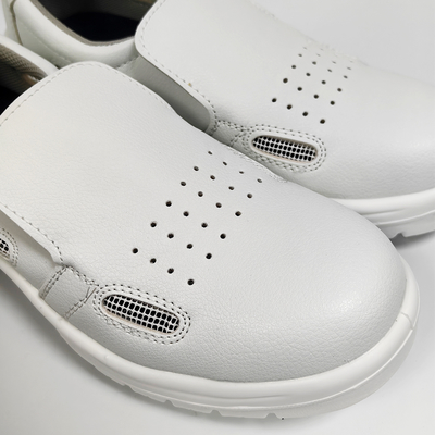 Calzature di sicurezza con suola esterna in acciaio antistatico