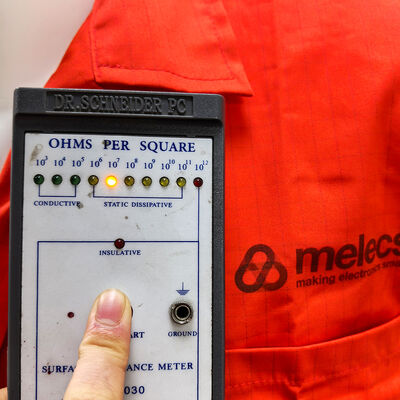 Camice da laboratorio antistatico ESD rosso con bottoni a pressione