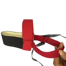 L'anti tallone statico attacca il nastro rosso luminoso con il gancio ed il fermo del ciclo